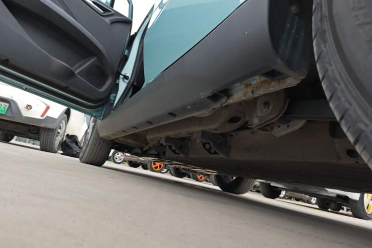 Used NETA V 2021 Standard Range Entertainment Version – Upgraded Model Left Side Sill
