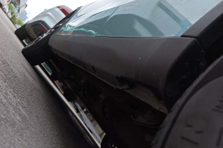Used NETA V 2021 Long-Range Entertainment Edition Upgrade Model Left Side Sill
