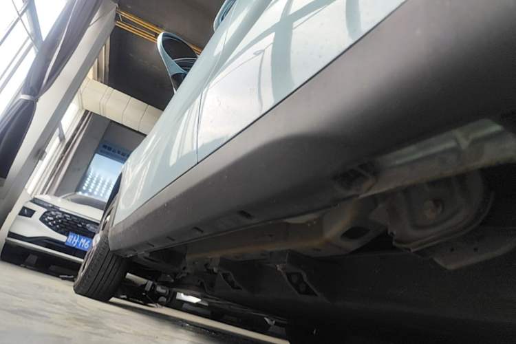 Used NETA V 2021 Long-Range Entertainment Edition Upgrade Model Left Side Sill