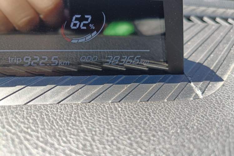 Used NETA V 2021 Long-Range Entertainment Edition Upgrade Model Odometer Close Up