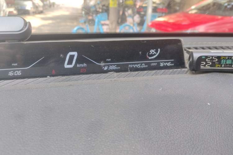 Used NETA V 2021 Long-Range Entertainment Edition Upgrade Model Odometer Close Up