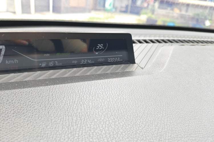 Used NETA V 2021 Long-Range Entertainment Edition Upgrade Model Odometer Close Up