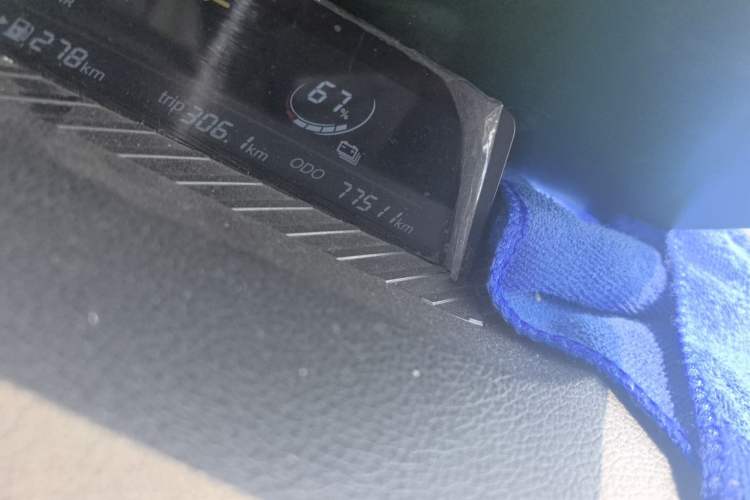 Used NETA V 2021 Long-Range Entertainment Edition Odometer Close Up