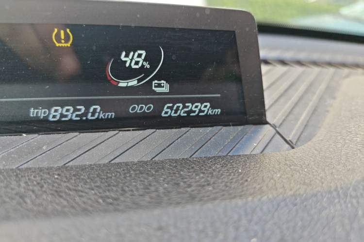 Used NETA V 2021 Long-Range Entertainment Edition Odometer Close Up