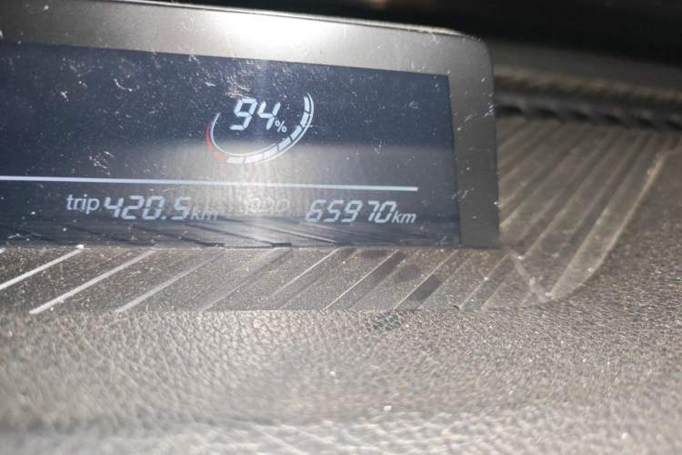 Used NETA V 2021 Long-Range Entertainment Edition Upgrade Model Odometer Close Up