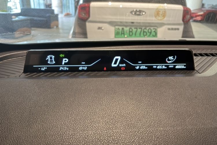 Used NETA V 2021 Long-Range Entertainment Edition Upgrade Model Odometer Close Up