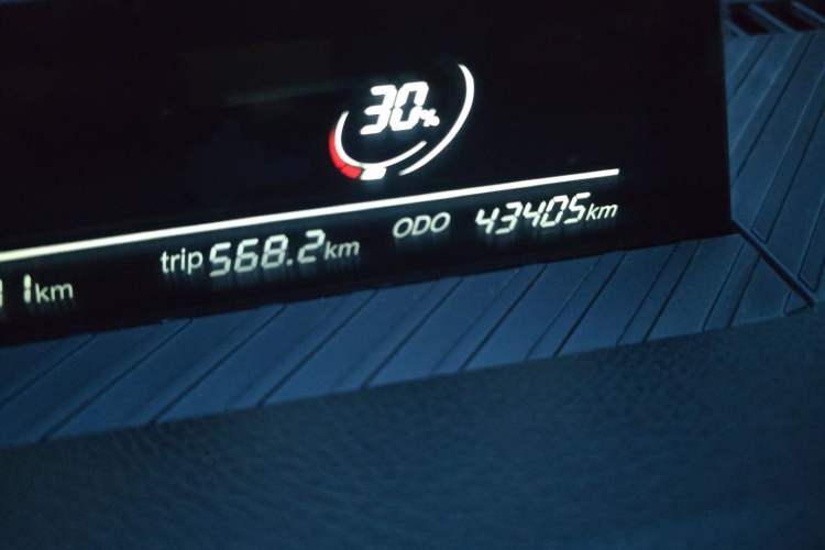Used NETA V 2021 Long-Range Entertainment Edition Upgrade Model Odometer Close Up