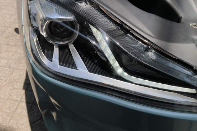 Used NETA V 2021 Standard Range Entertainment Version – Upgraded Model Right Front Headlight