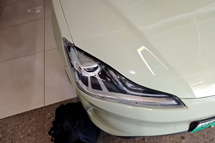 Used NETA V 2021 Standard Range Entertainment Version – Upgraded Model Right Front Headlight