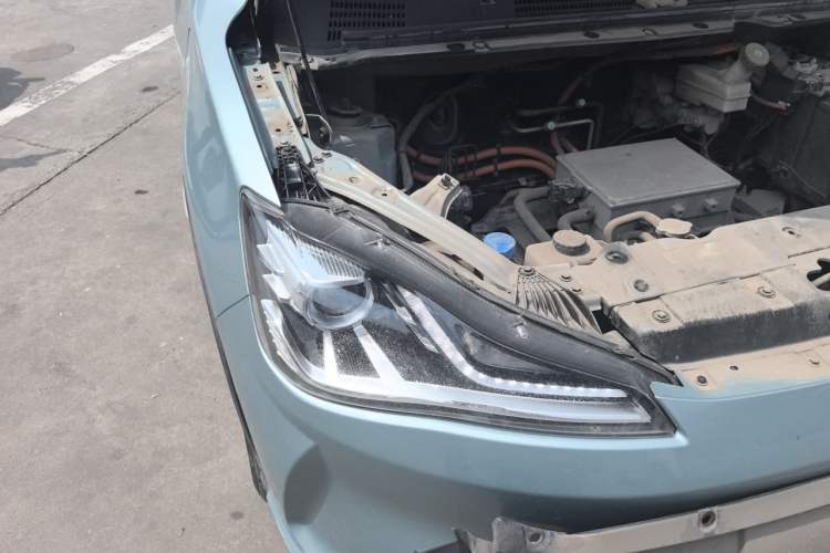 Used NETA V 2021 Long-Range Entertainment Edition Right Front Headlight