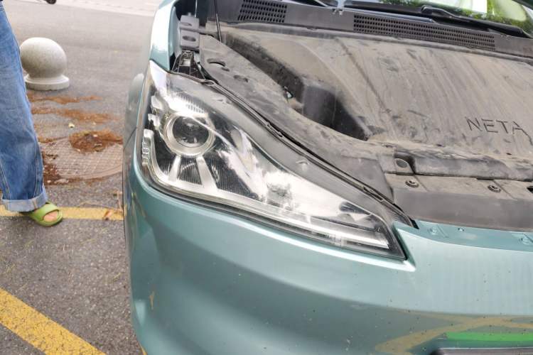 Used NETA V 2021 Standard Range Entertainment Version – Upgraded Model Right Front Headlight