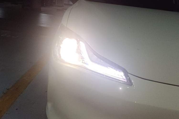 Used NETA V 2021 Long-Range Entertainment Edition Upgrade Model Right Front Headlight