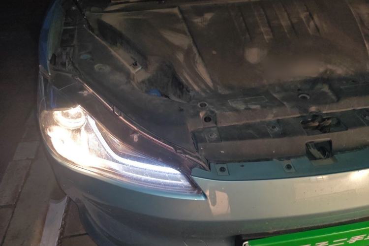 Used NETA V 2021 Long-Range Entertainment Edition Upgrade Model Right Front Headlight
