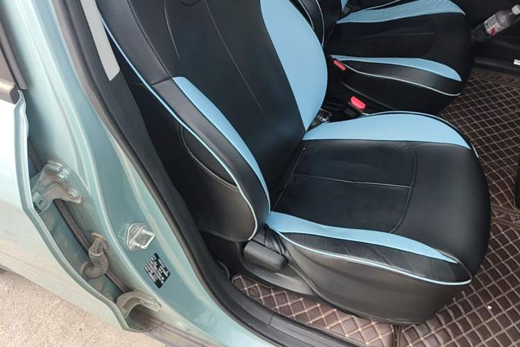 Used NETA V 2021 Standard Range Entertainment Version – Upgraded Model Right Front Seat