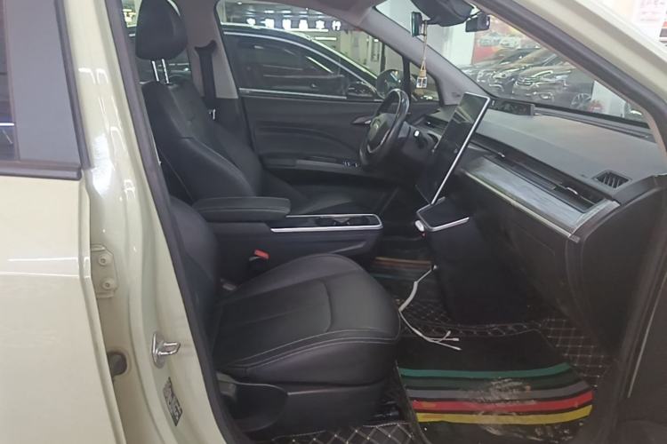 Used NETA V 2021 Standard Range Entertainment Version – Upgraded Model Right Front Seat