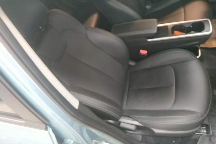 Used NETA V 2021 Long-Range Entertainment Edition Upgrade Model Right Front Seat