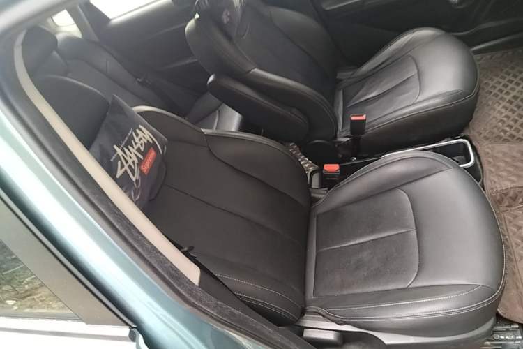 Used NETA V 2021 Long-Range Entertainment Edition Upgrade Model Right Front Seat