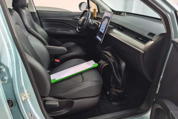 Used NETA V 2021 Long-Range Entertainment Edition Right Front Seat