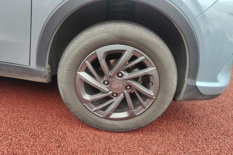 Used NETA V 2021 Standard Range Entertainment Version – Upgraded Model Right Front Wheel Hub