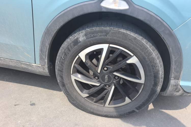 Used NETA V 2021 Long-Range Entertainment Edition Right Front Wheel Hub
