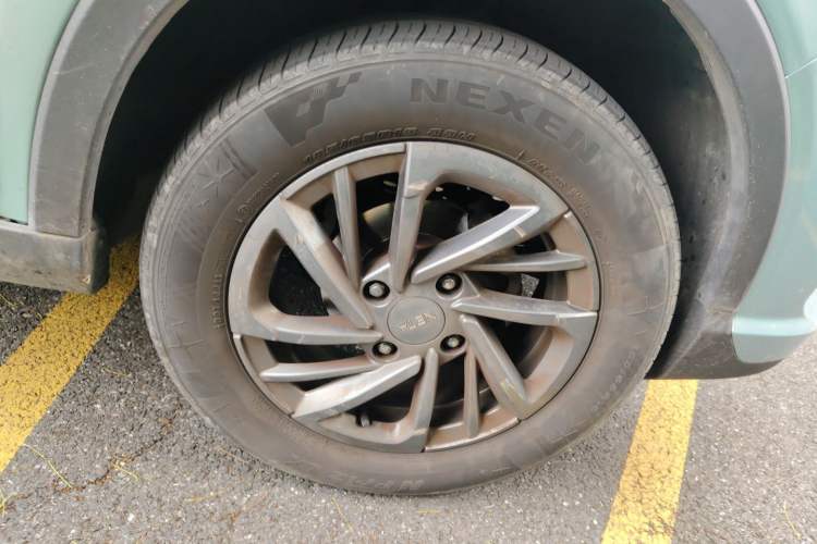 Used NETA V 2021 Standard Range Entertainment Version – Upgraded Model Right Front Wheel Hub