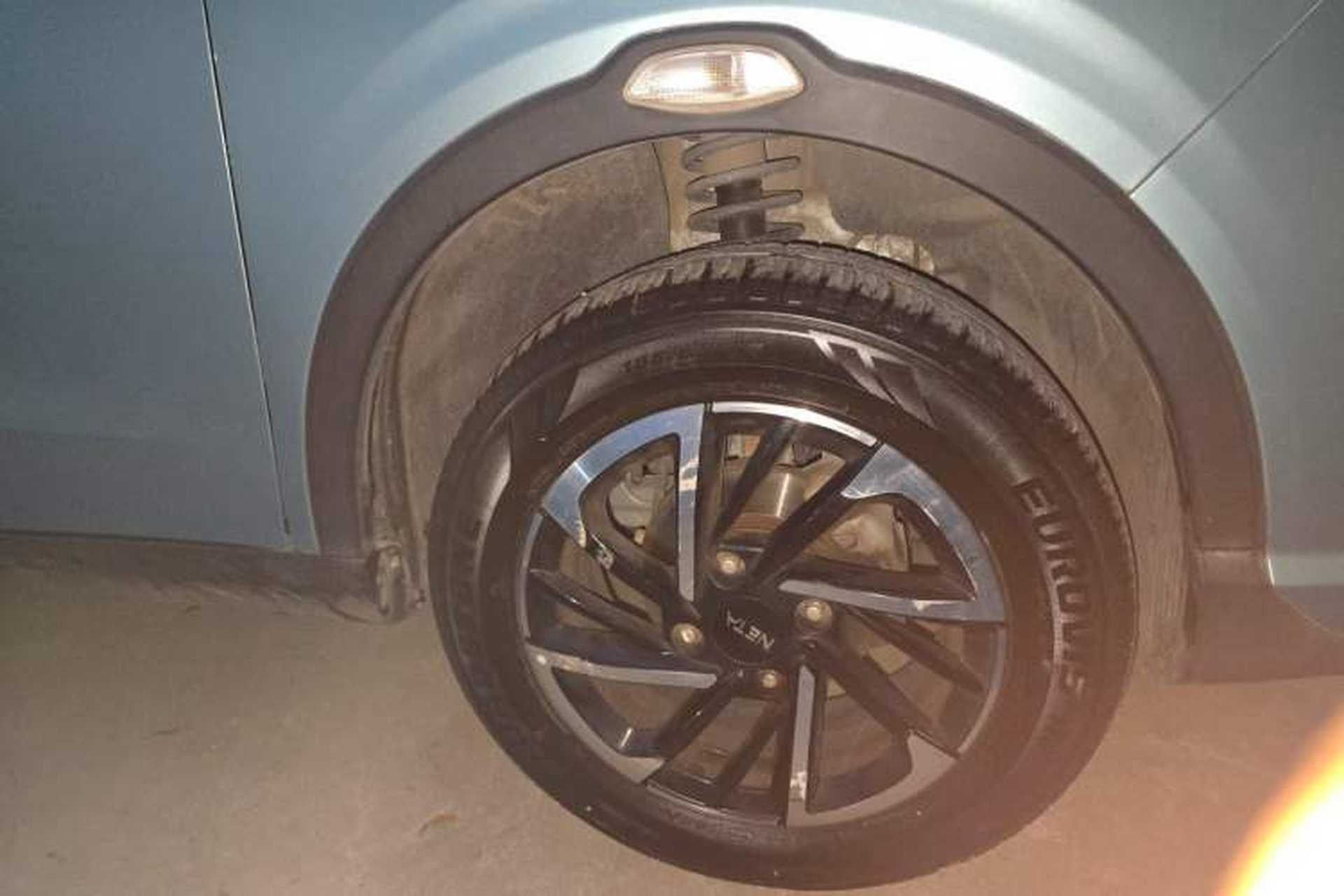 Used NETA V 2021 Long-Range Entertainment Edition Upgrade Model Right Front Wheel Hub