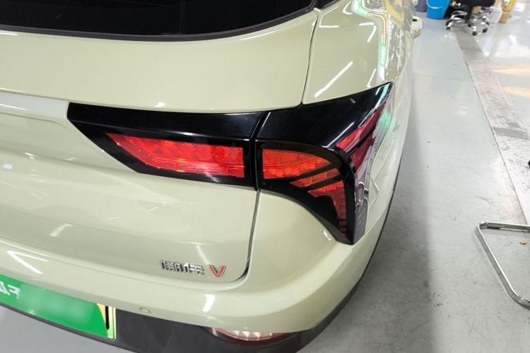Used NETA V 2021 Standard Range Entertainment Version – Upgraded Model Right Rear Taillight