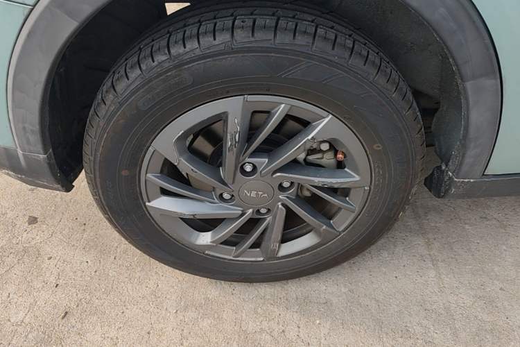 Used NETA V 2021 Standard Range Entertainment Version – Upgraded Model Right Rear Wheel Hub