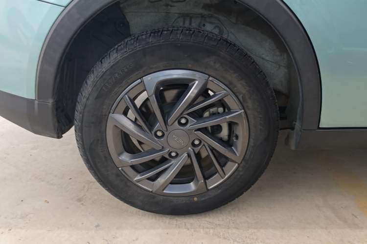 Used NETA V 2021 Standard Range Entertainment Version – Upgraded Model Right Rear Wheel Hub