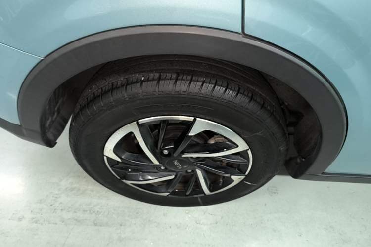 Used NETA V 2021 Long-Range Entertainment Edition Upgrade Model Right Rear Wheel Hub