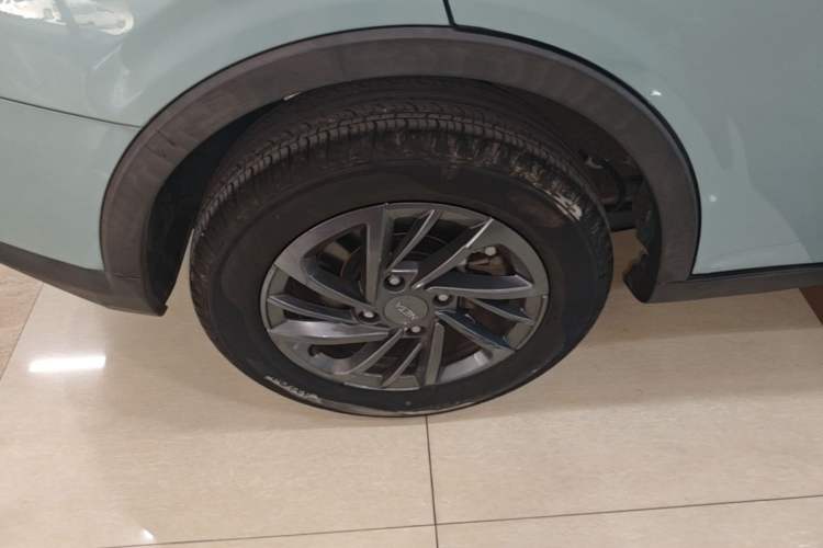 Used NETA V 2021 Standard Range Entertainment Version – Upgraded Model Right Rear Wheel Hub