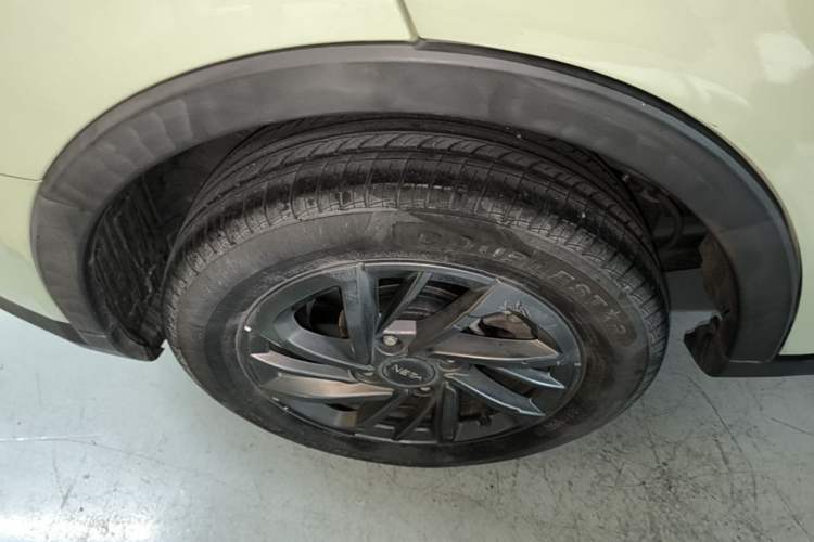 Used NETA V 2021 Standard Range Entertainment Version – Upgraded Model Right Rear Wheel Hub