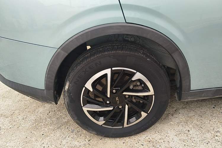 Used NETA V 2021 Long-Range Entertainment Edition Right Rear Wheel Hub