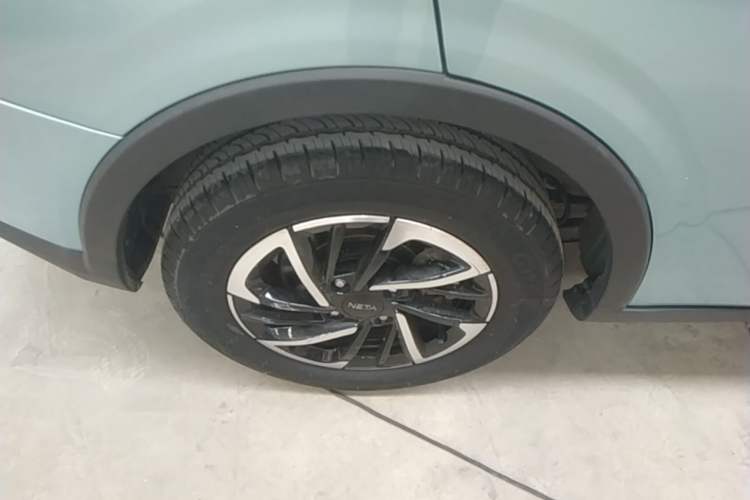 Used NETA V 2021 Long-Range Entertainment Edition Upgrade Model Right Rear Wheel Hub