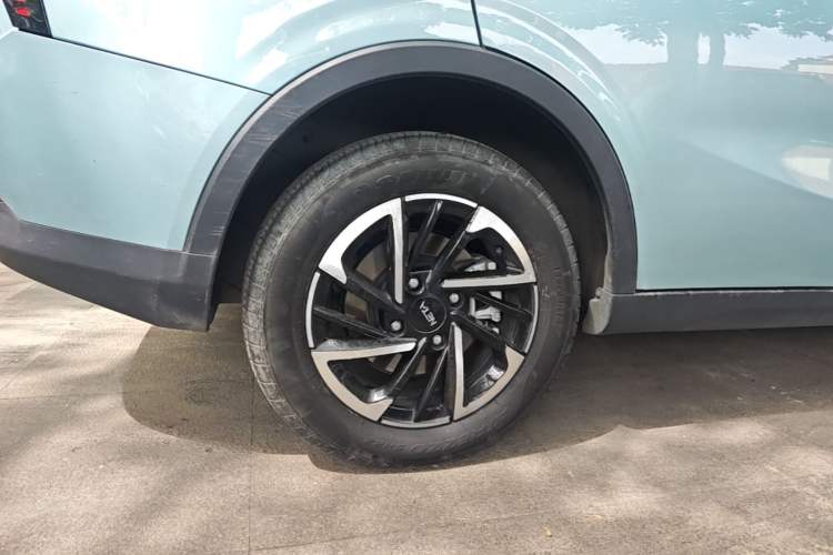 Used NETA V 2021 Long-Range Entertainment Edition Upgrade Model Right Rear Wheel Hub