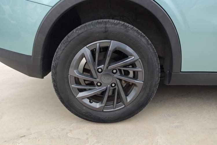 Used NETA V 2021 Standard Range Entertainment Version – Upgraded Model Right Rear Wheel Hub