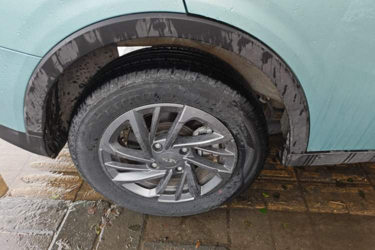 Used NETA V 2021 Standard Range Entertainment Version – Upgraded Model Right Rear Wheel Hub