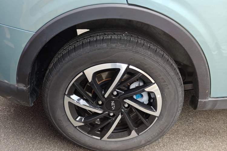 Used NETA V 2021 Long-Range Entertainment Edition Upgrade Model Right Rear Wheel Hub
