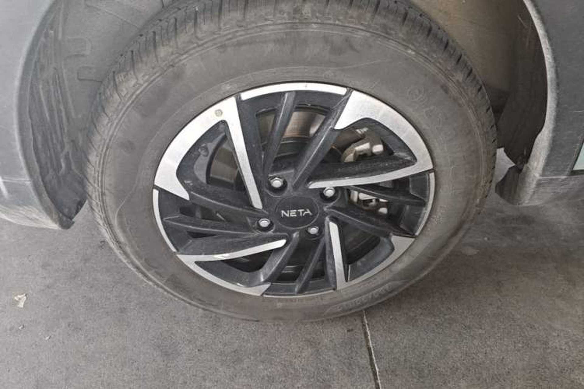Used NETA V 2021 Long-Range Entertainment Edition Upgrade Model Right Rear Wheel Hub