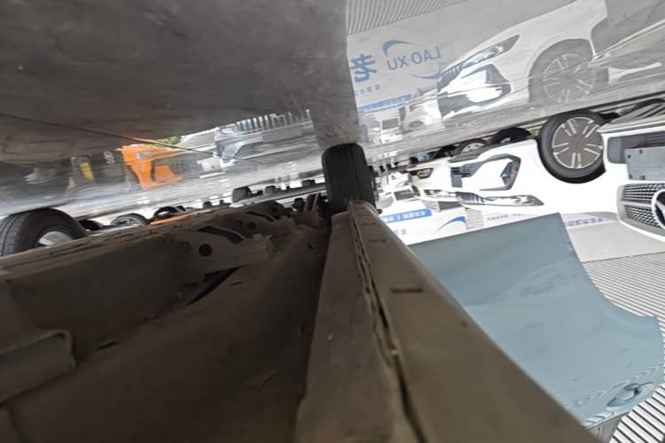 Used NETA V 2021 Long-Range Entertainment Edition Upgrade Model Right Side Sill