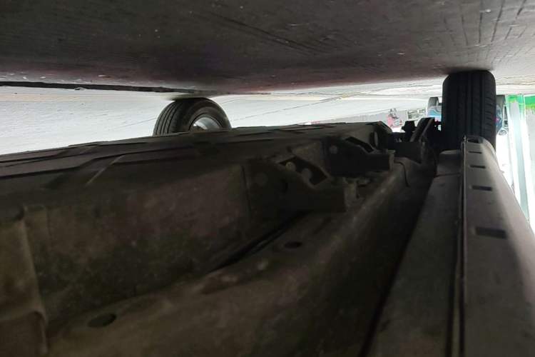 Used NETA V 2021 Long-Range Entertainment Edition Upgrade Model Right Side Sill