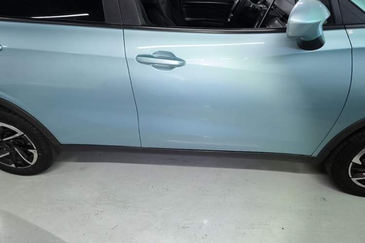 Used NETA V 2021 Long-Range Entertainment Edition Upgrade Model Right Side Sill