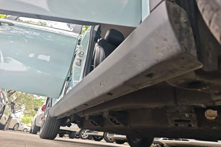 Used NETA V 2021 Long-Range Entertainment Edition Upgrade Model Right Side Sill