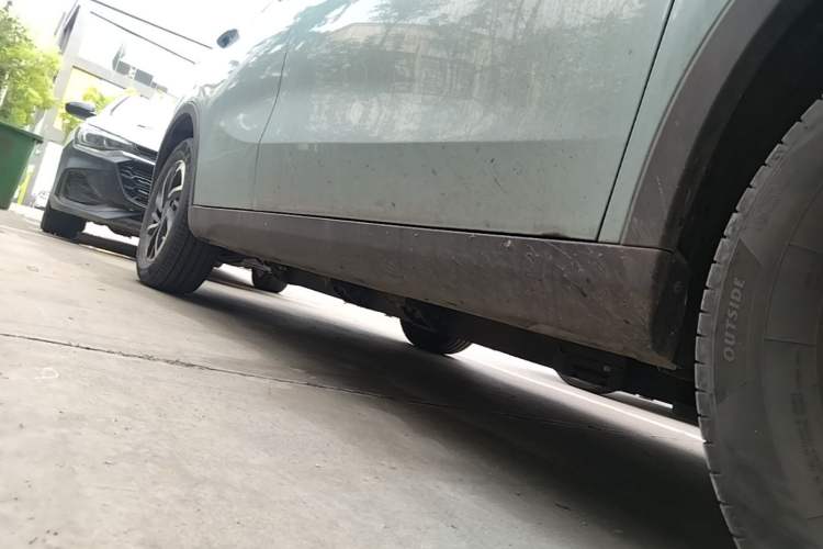 Used NETA V 2021 Long-Range Entertainment Edition Upgrade Model Right Side Sill