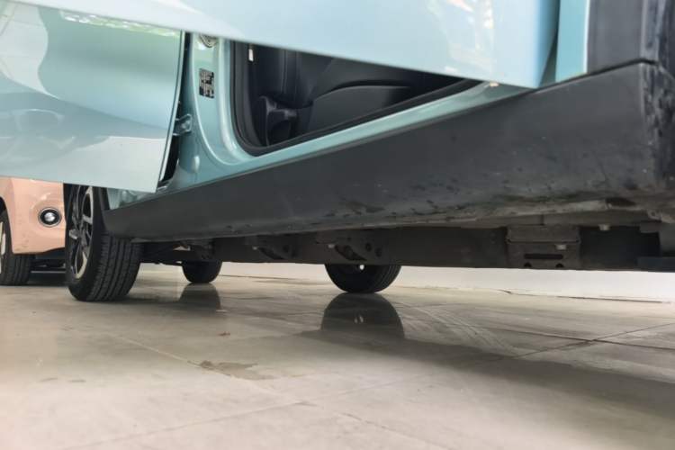 Used NETA V 2021 Long-Range Entertainment Edition Right Side Sill