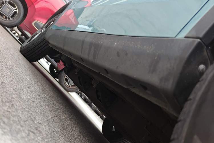 Used NETA V 2021 Long-Range Entertainment Edition Upgrade Model Right Side Sill