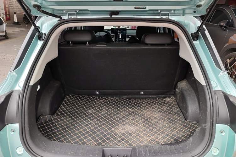 Used NETA V 2021 Long-Range Entertainment Edition Upgrade Model Trunk