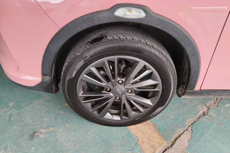 Used NETA V 2021 Long-Range Smart Edition Upgrade Model Left Front Wheel Hub