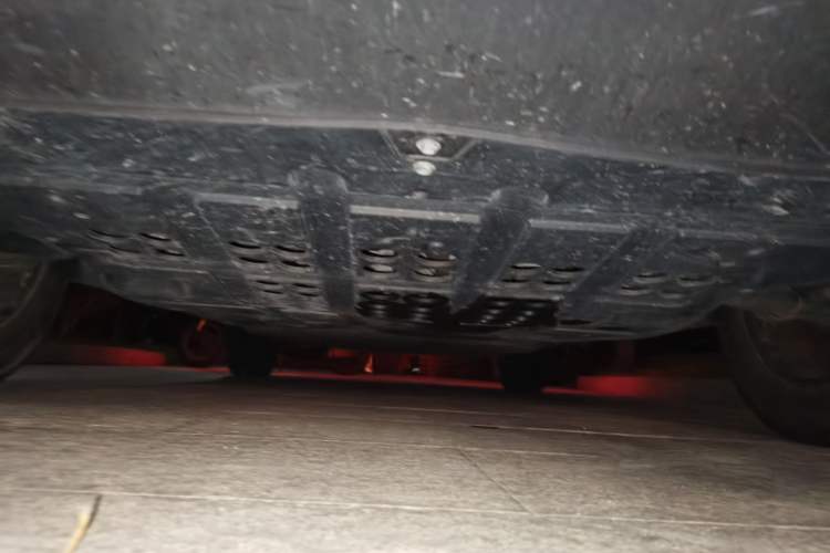 Used NETA V 2021 Long-Range Entertainment Edition Upgrade Model Chassis Front