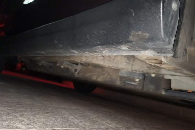 Used NETA V 2021 Long-Range Entertainment Edition Upgrade Model Chassis Front Right